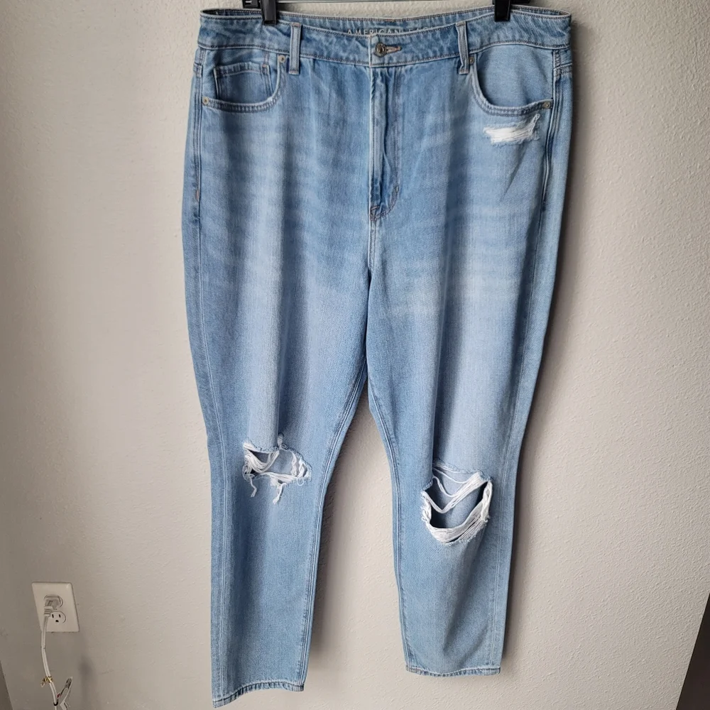 American Eagle Light Wash Tapered Leg Mom Jean 20 Long Color Cool Classic